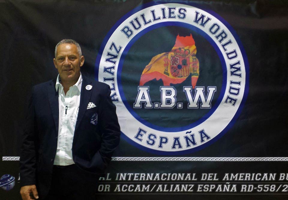 Stefano Bartolini giudice al Dog Show del Bahrain 2017