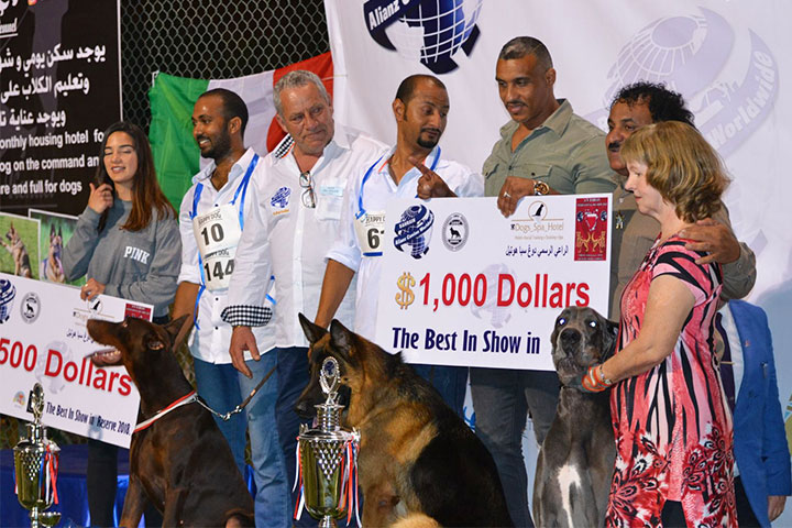 Stefano Bartolini giudice al Dog Show del Bahrain 2018
